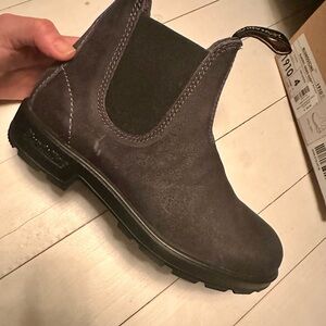 Blundstone Chelsea Boots; Rustic Gray